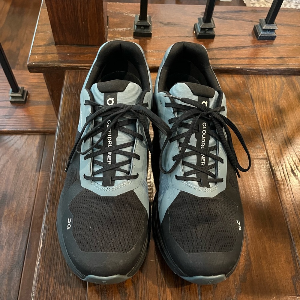 On cloud men’s tennis shoes